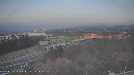 Webcam autoroute A2 en Suisse, à l'est de Bâle, au niveau de la sortie et du Ikea PratteIn