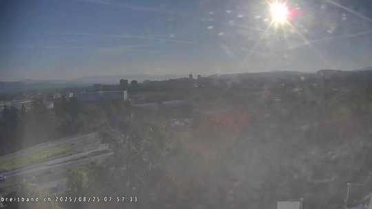 Webcam autoroute A2 en Suisse, à l'est de Bâle, au niveau de la sortie et du Ikea PratteIn