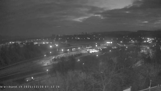 Webcam autoroute A2 en Suisse, à l'est de Bâle, au niveau de la sortie et du Ikea PratteIn