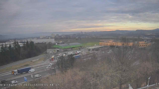 <h2>Webcam autoroute A2 en Suisse, à l'est de Bâle, au niveau de la sortie et du Ikea PratteIn</h2>